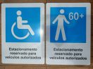 Placa de estacionamento acessível, idosos e ambulância com símbolo 50x70cm